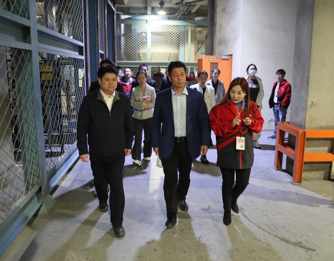 經(jīng)開區(qū)工委副書記、組織人事部部長于淼一行蒞臨美巢參觀督導